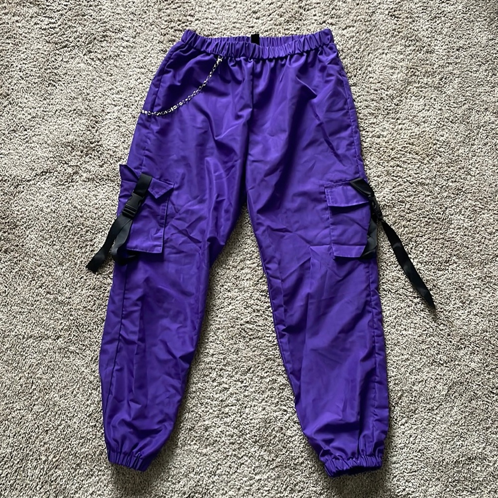 Cargo pants with chain